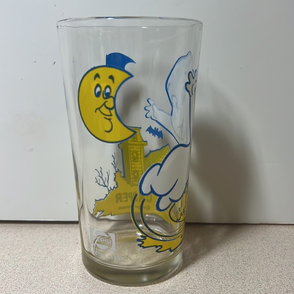 Casper drinking Pepsi glass - Picture 3 of 6